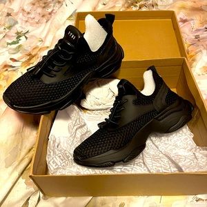 Steve Madden Sneakers